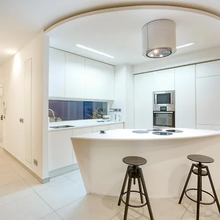 Oasis: With Breathtaking View W/parking By 360 Estates スリーマ