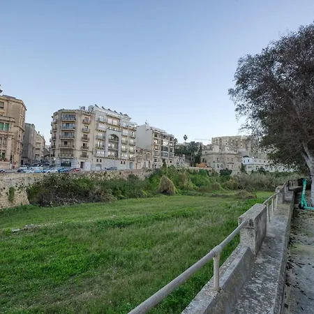 Oasis: With Breathtaking View W/parking By 360 Estates アパート スリーマ