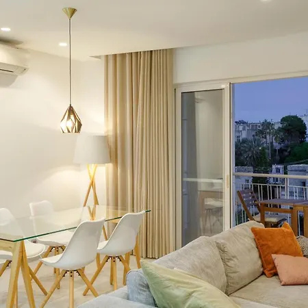 Oasis: With Breathtaking View W/parking By 360 Estates *