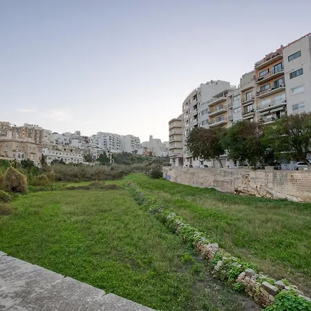 Oasis: With Breathtaking View W/parking By 360 Estates Appartement Sliema