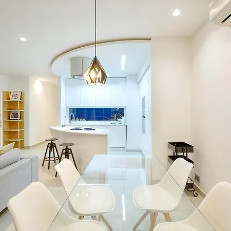 Oasis: With Breathtaking View W/parking By 360 Estates Apartman *