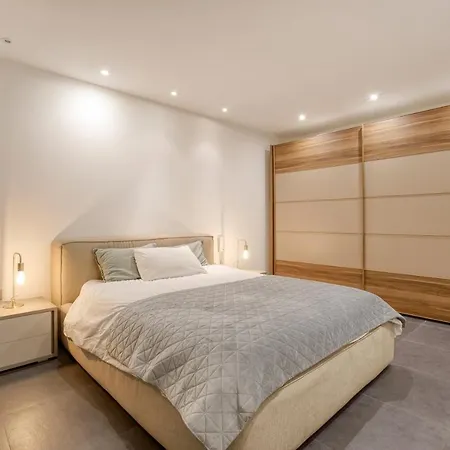 Apartman Oasis: With Breathtaking View W/parking By 360 Estates