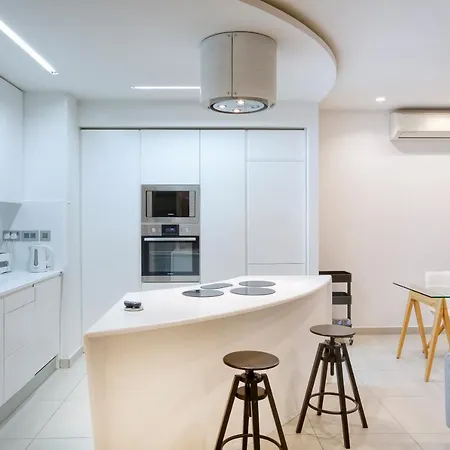 Apartman Oasis: With Breathtaking View W/parking By 360 Estates